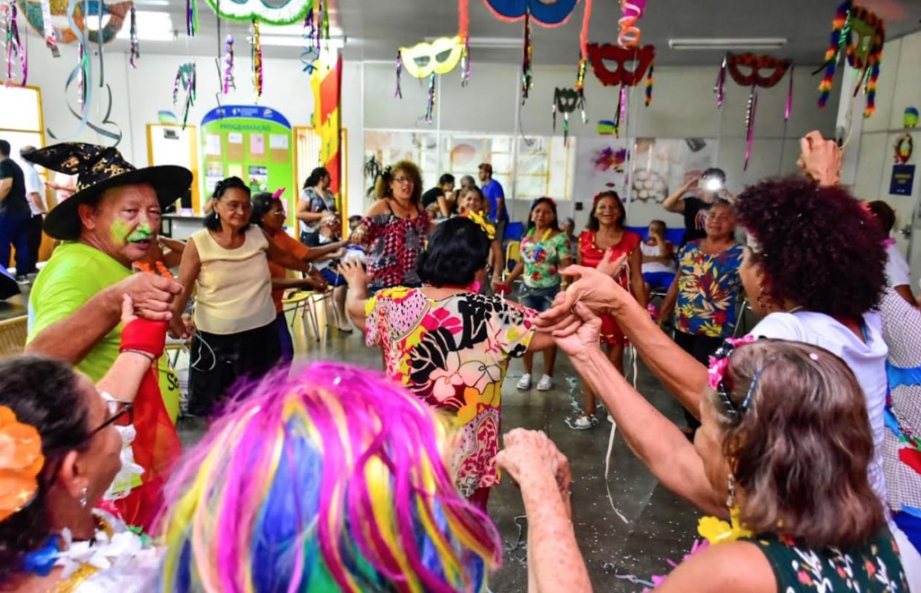 Grupo de idosos do Ceci participa do desfile das escolas de samba neste sábado