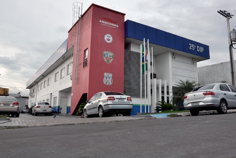 Empregado no Distrito, homem assalta mãe e filha a caminho do trabalho em Manaus