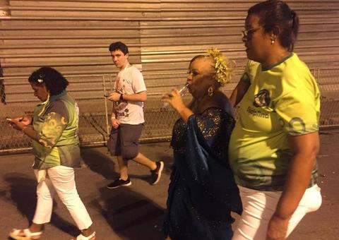 Presidente da Império Serrano abandona desfile e anuncia saída do cargo 