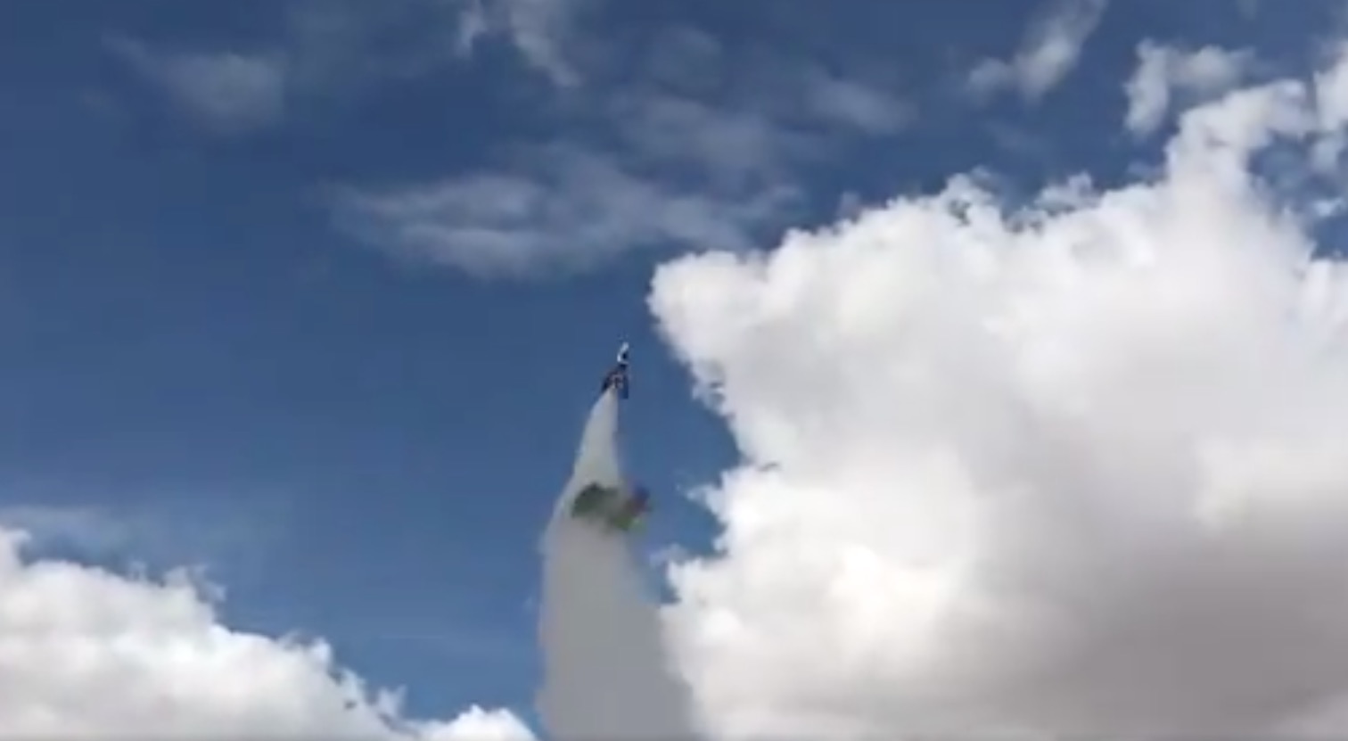 Vídeo: Piloto morre ao se lançar em foguete caseiro para tentar provar que a Terra é plana