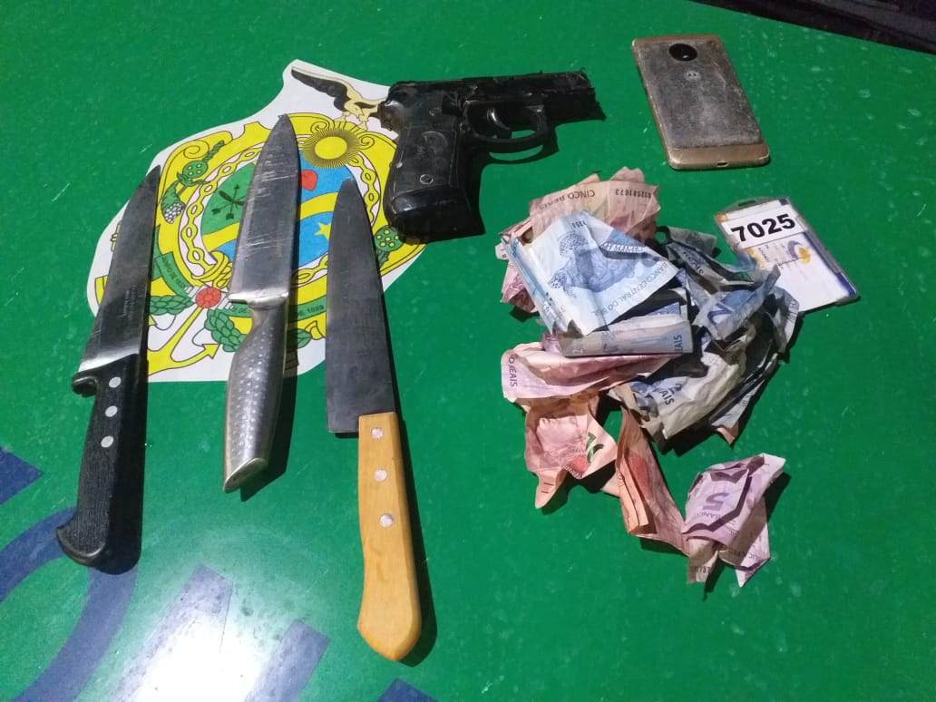 Passageiros pedem socorro e polícia consegue evitar assalto a ônibus, em Manaus