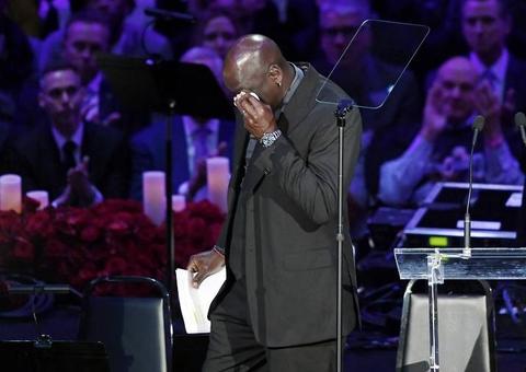 Michael Jordan chora e NBA homenageia Kobe Bryant em memorial