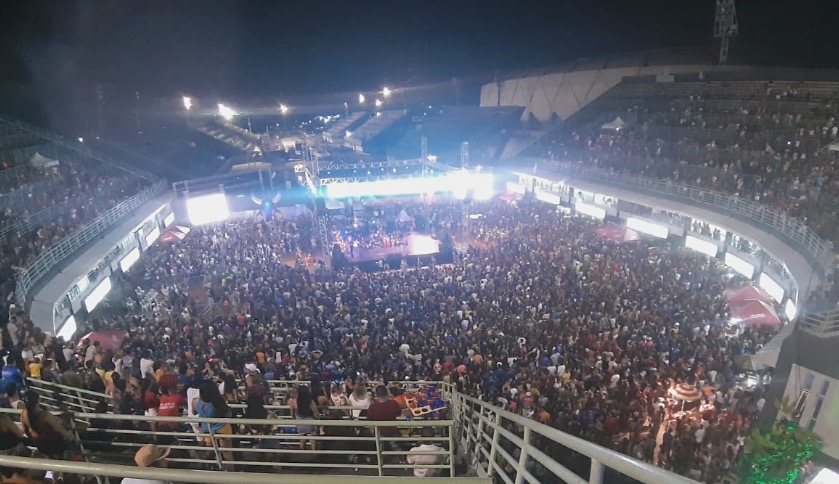 Segunda-Feira Gorda de Carnaval leva milhares de pessoas para o Carnaboi
