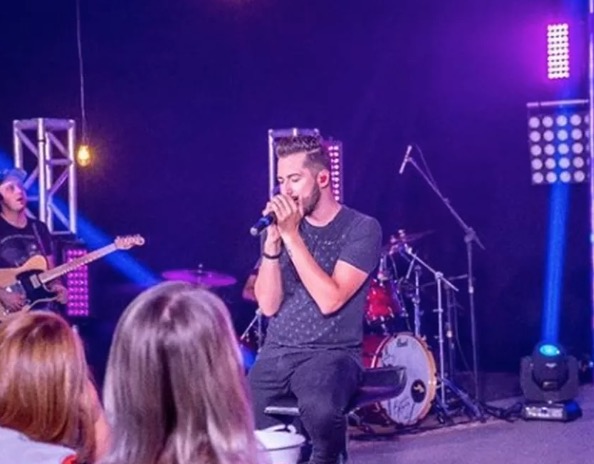 Cantor sertanejo morre ao ser arrastado por onda em praia do Rio de Janeiro