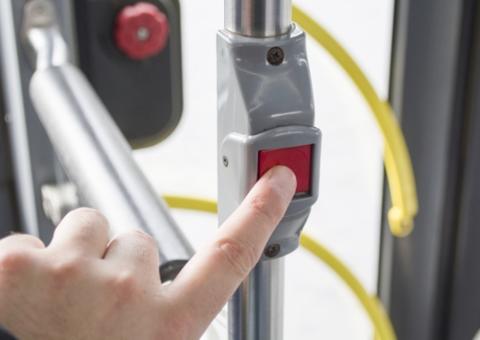 Ônibus terão botão de pânico para inibir assaltos, aprova CCJ da Câmara