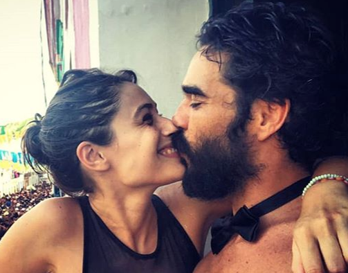 Caio Blat causa no carnaval de Olinda ao baixar a cueca e mostrar tudo; Veja vídeo 