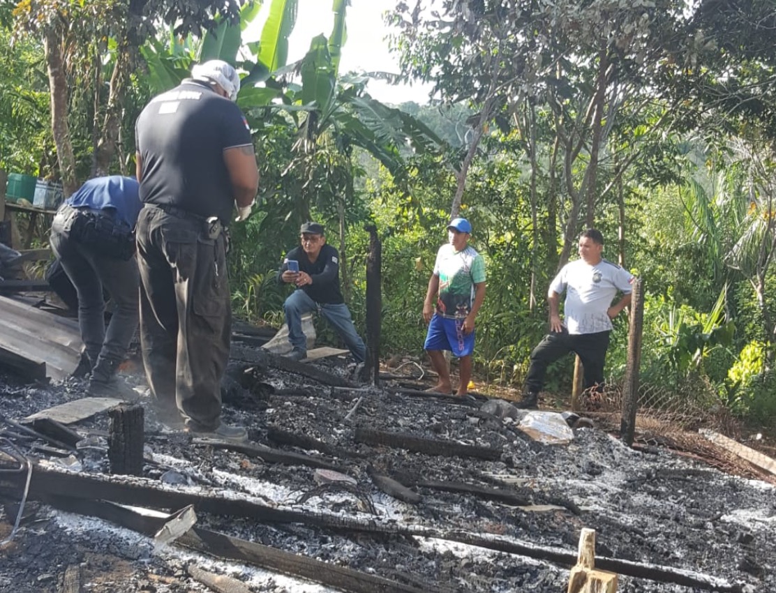Carbonizados por raio eram idosos e morreram abraçados no Amazonas; veja foto