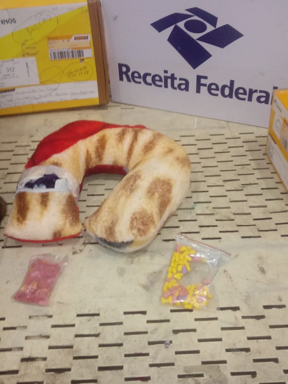 Receita apreende ecstasy em encomendas dos correios em Manaus 