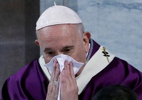 Em Roma, Papa Francisco passa mal com sintomas de gripe 