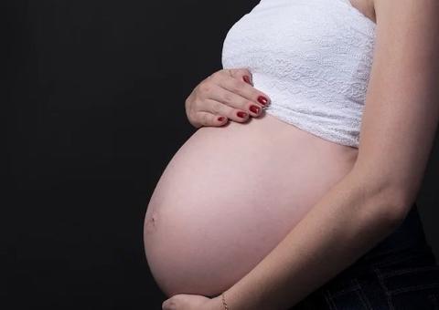 Grávida de 8 meses cai e bebê morre ao ter cabeça rachada no Amazonas