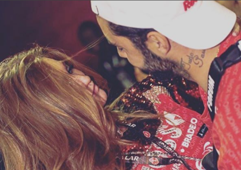 Após rumores de término, Pedro Scooby se declara à Cintia Dicker: 'Não desista de me amar'