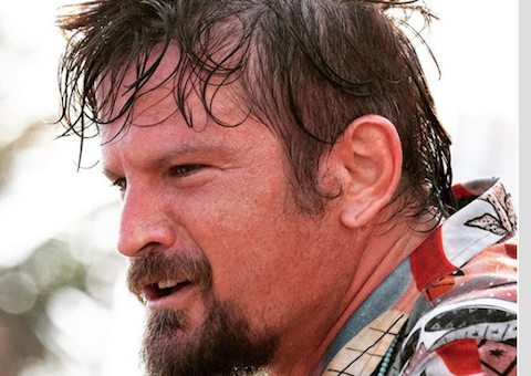 Familiar do cantor Saulo Fernandes é rendido durante assalto e tem carro de luxo roubado 