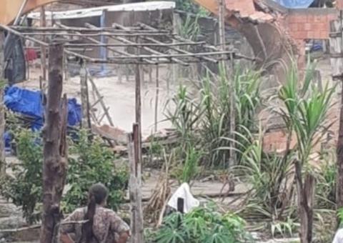 Em meio a demolição no Monte Horebe, moradores mandam recado: 'Vamos levantar nossos barracos de novo'