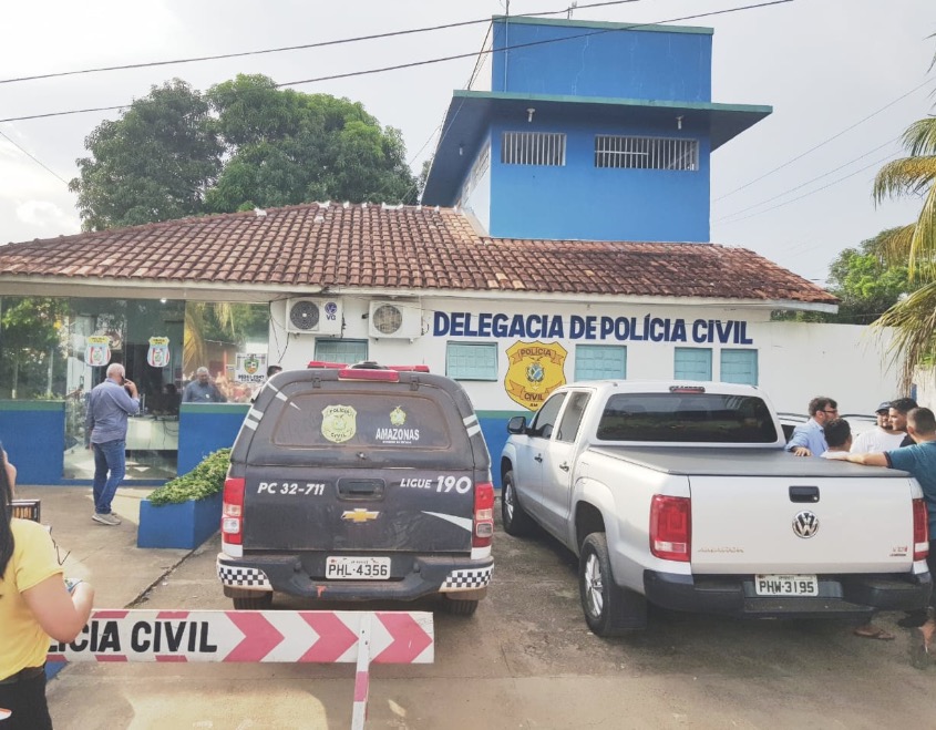 Suspeito de homicídio, presidente do Sindicato dos Rodoviários se entrega em delegacia do Amazonas