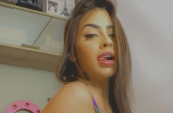 MC Mirella rebola agachada e faz temperatura subir; Veja vídeo 