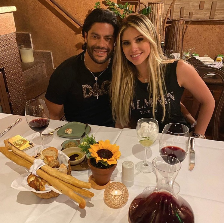 Apaixonado, Hulk posta foto de jantar romântico com sobrinha da ex-mulher