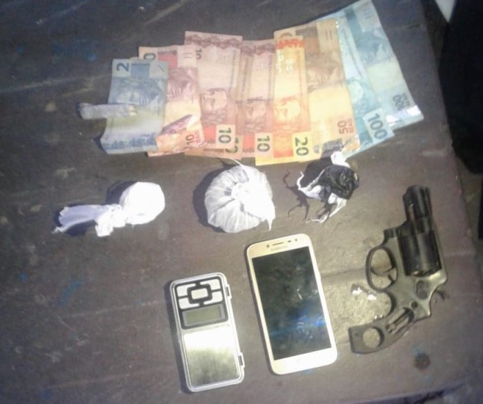 Com armas e drogas, detento do semiaberto tenta fugir da polícia pelo rio em Manaus