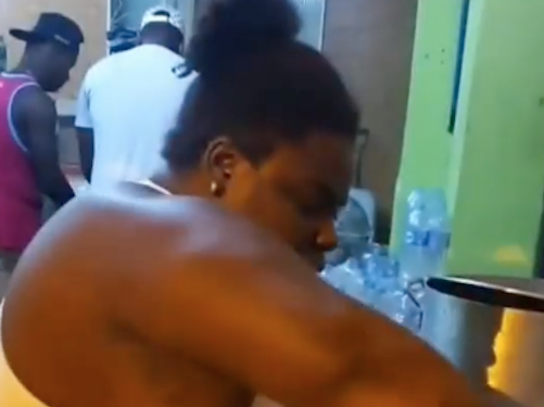 Jojo Todynho e Mumuzinho ajudam comunidades no RJ após enchentes