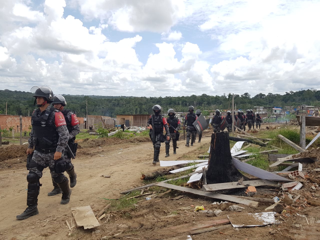 Em dois dias de reintegração, 700 casas são demolidas no Monte Horebe