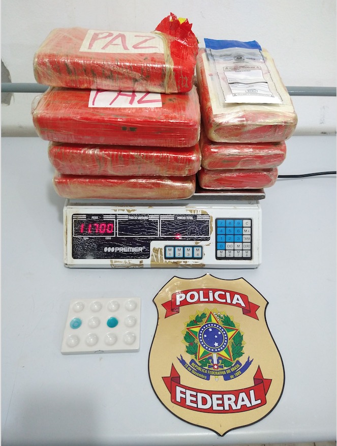 Trio é preso pela Polícia Federal com cocaína dentro de embarcação no Amazonas 