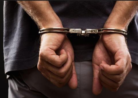 Em Manaus, suspeito de estuprar jovem de 14 anos se esconde em forro de casa mas acaba preso 