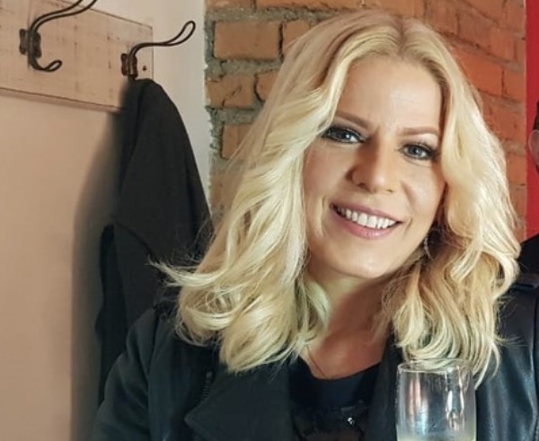 Aos 57, Paula Toller mostra corpão de biquíni em praia: 'nadando na fonte da juventude'