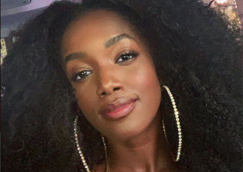 Iza leva fãs à loucura ao usar fio-dental para dançar música de 'Raça Negra'