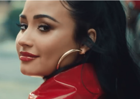 Demi Lovato lança o clipe de ‘I Love Me’ e traz referência ao filme ‘Camp Rock'