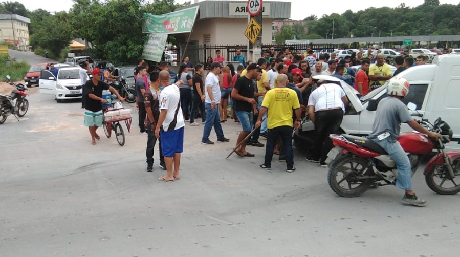 Três pessoas ficam feridas em acidente grave perto da área de provas do Detran em Manaus