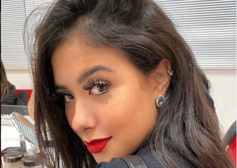 Ex-Chiquititas, Cinthia Cruz coloca bumbum pra jogo e leva seguidores ao delírio