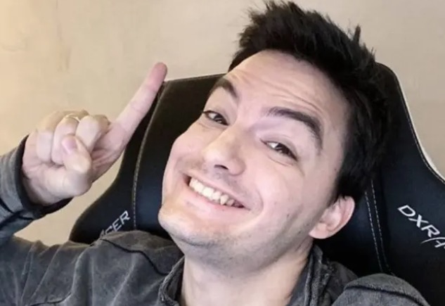 Felipe Neto concede licença-maternidade e paternidade ilimitadas aos funcionários