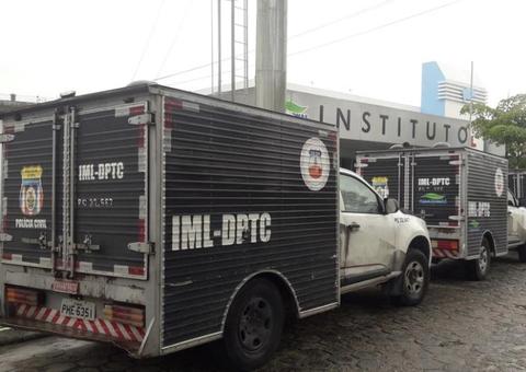 Mulher é executada a tiros enquanto conversava com amigos em beco na Compensa