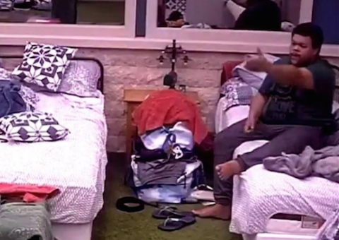 Ao ver brother 'mexer no peru', Babu reclama e produção cai na risada