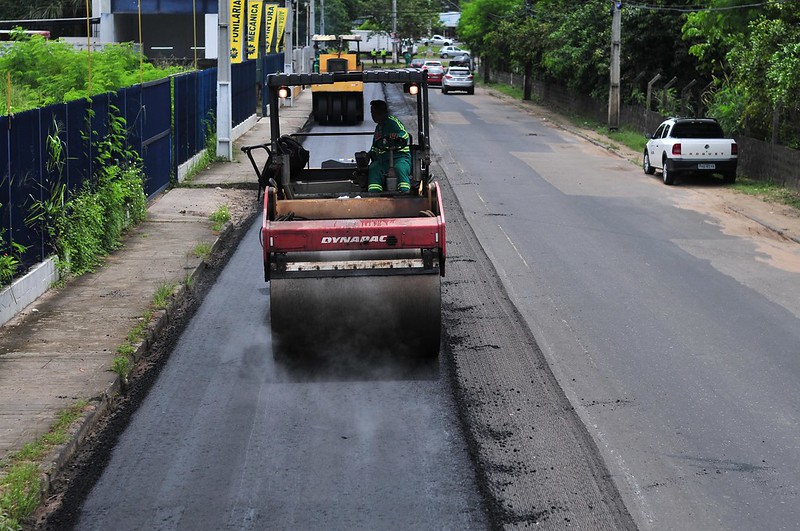  Vias do Planalto e da zona Sul recebem recapeamento em Manaus