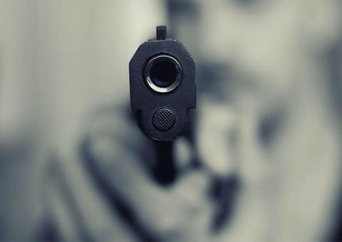 Ao ouvir tiros, mãe corre e encontra filho morto dentro de casa em Manaus