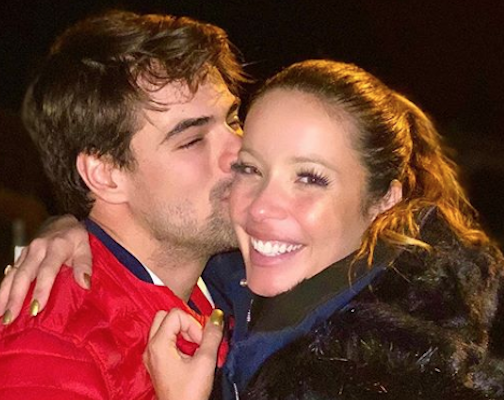 Renata Dominguez é pedida em casamento em sua festa de aniversário