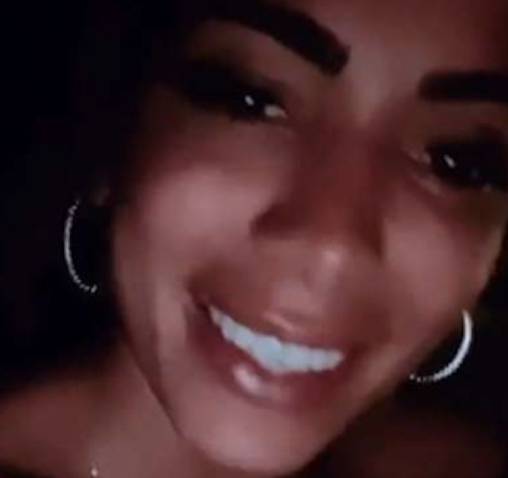 De férias, Anitta ostenta comendo ouro e comentário de Pabllo Vittar chama atenção