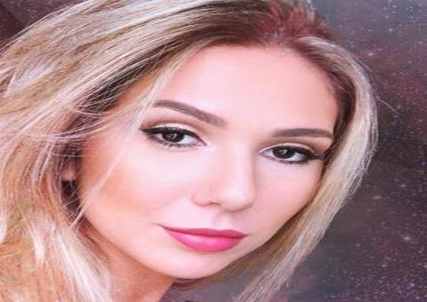 Carol Portaluppi chama atenção ao posar de biquíni e seguidores disparam: 'Você mata o papai'