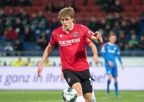 Jogador do Hannover 96 testa positivo para coronavírus; clube alemão