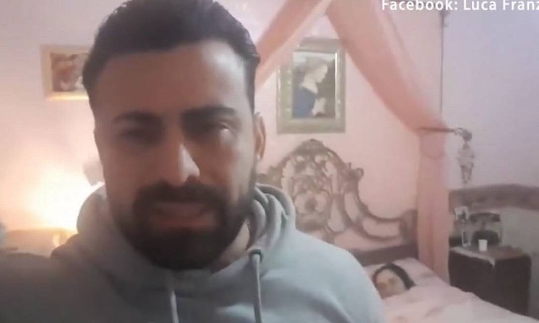 Vídeo chocante: ator italiano é isolado em casa com corpo da irmã morta pelo Coronavírus