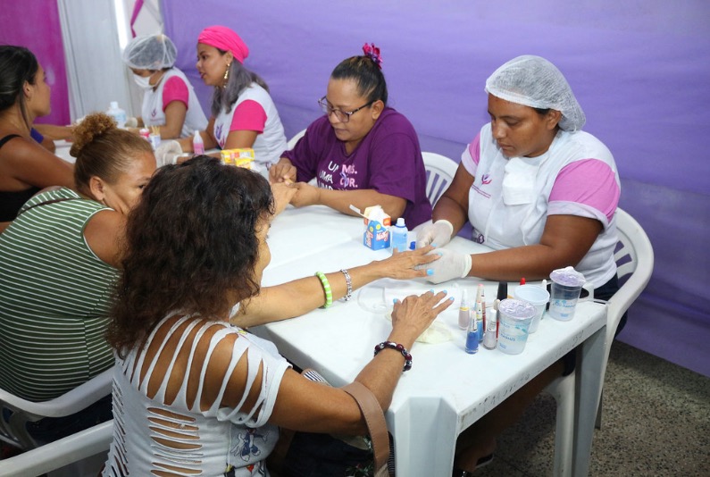 ‘Março Lilás’ atende mais de 200 mulheres em ação de cidadania em Manaus