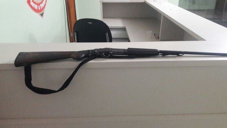 Em Manaus, homem puxa espingarda e ameaça 'metralhar' moradores em ramal