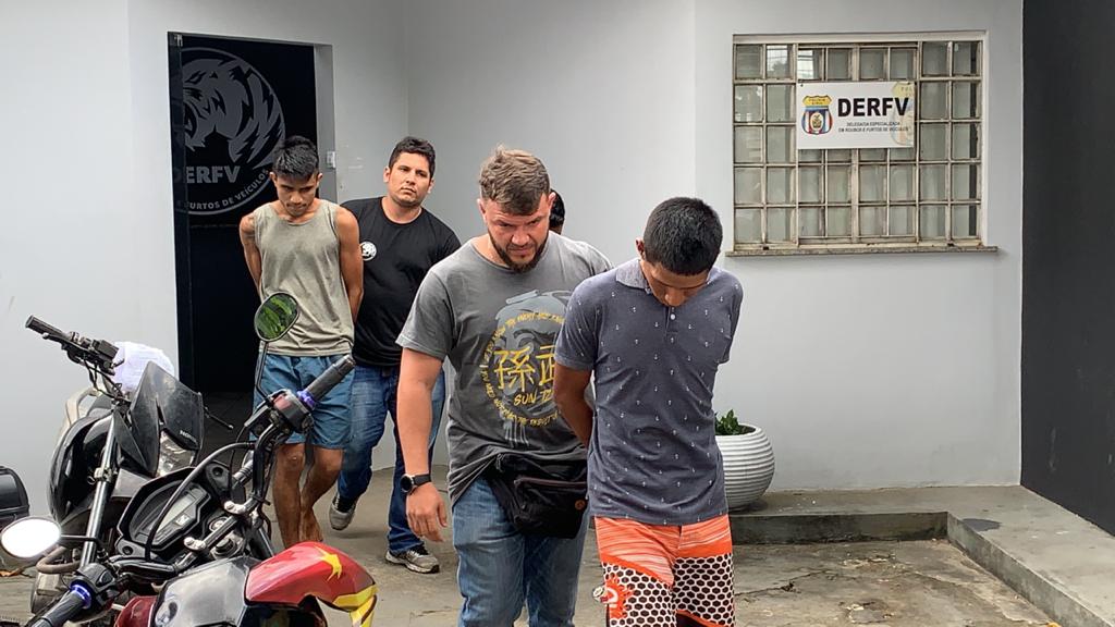 Irmãos são presos suspeitos de roubar carros para cometer assaltos em Manaus 