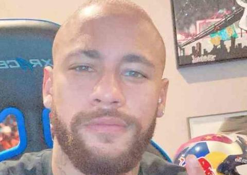 'Fora Corona', diz Neymar ao aparecer vestindo máscara