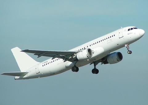 Coronavírus: cancelamento de voos internacionais chega a 50%, diz ministro; 