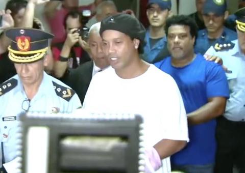 Empresária pagou U$ 18 mil por documentos falsos de Ronaldinho, diz mecânico