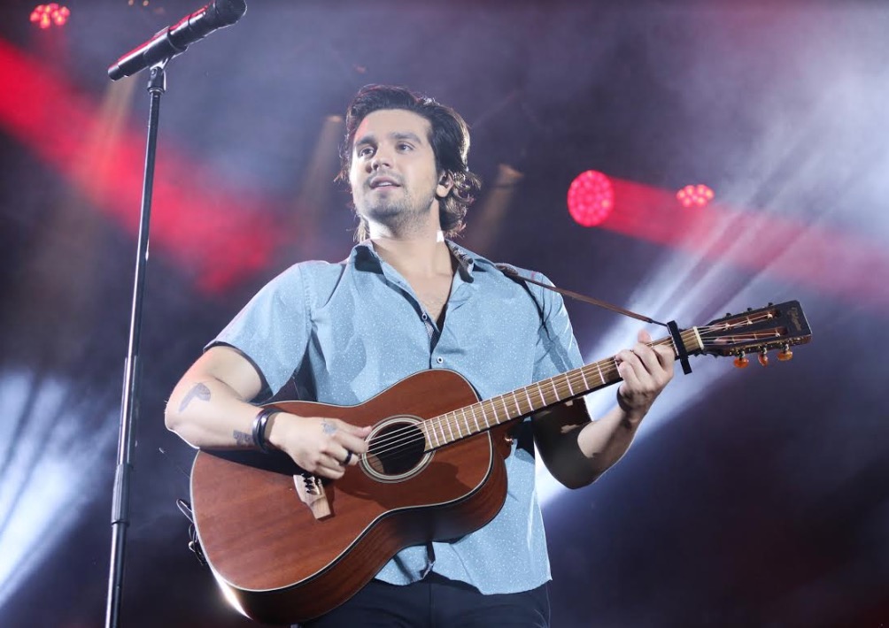 Luan Santana surge com sintomas de coronavírus em show e dispara: ‘importante saberem’