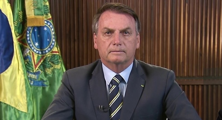 Em meio à pandemia, Bolsonaro abandona isolamento do coronavírus e participa de ato pró-governo