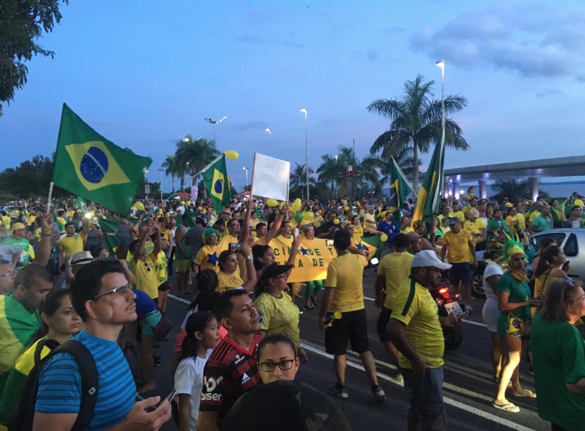 Manaus ‘ignora’ coronavírus e manifestantes lotam a Ponta Negra em ato  pró-governo