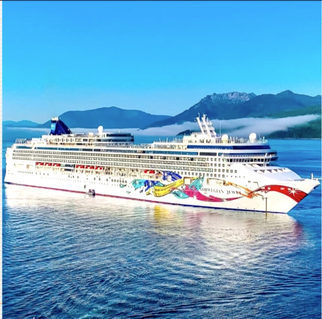 Cruzeiro navega sem rumo no Pacífico após ser recusado por quatro países